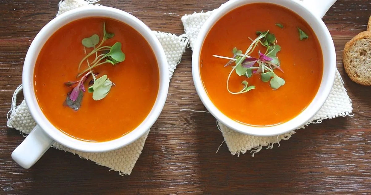 Easy tomato soup with grilled cheese